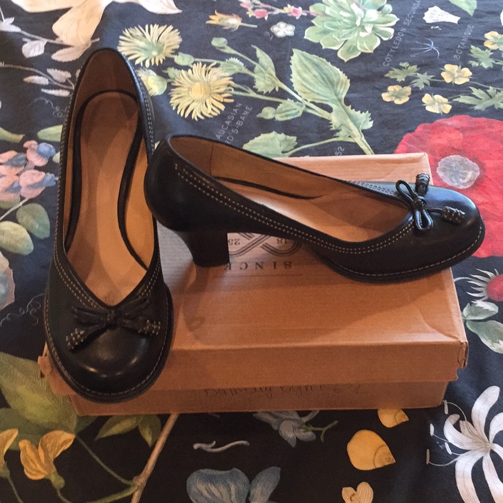Black Pumps